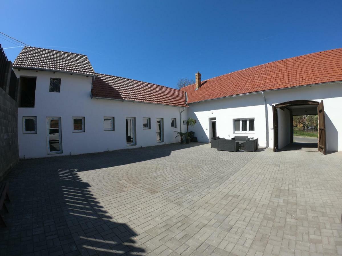 Moravske Toskansko Stavesice Экстерьер фото